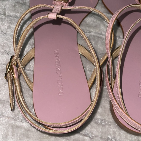 Preloved Dolce & Gabbana size 38 pristine condition. Pinkish color .. - Picture 5 of 9